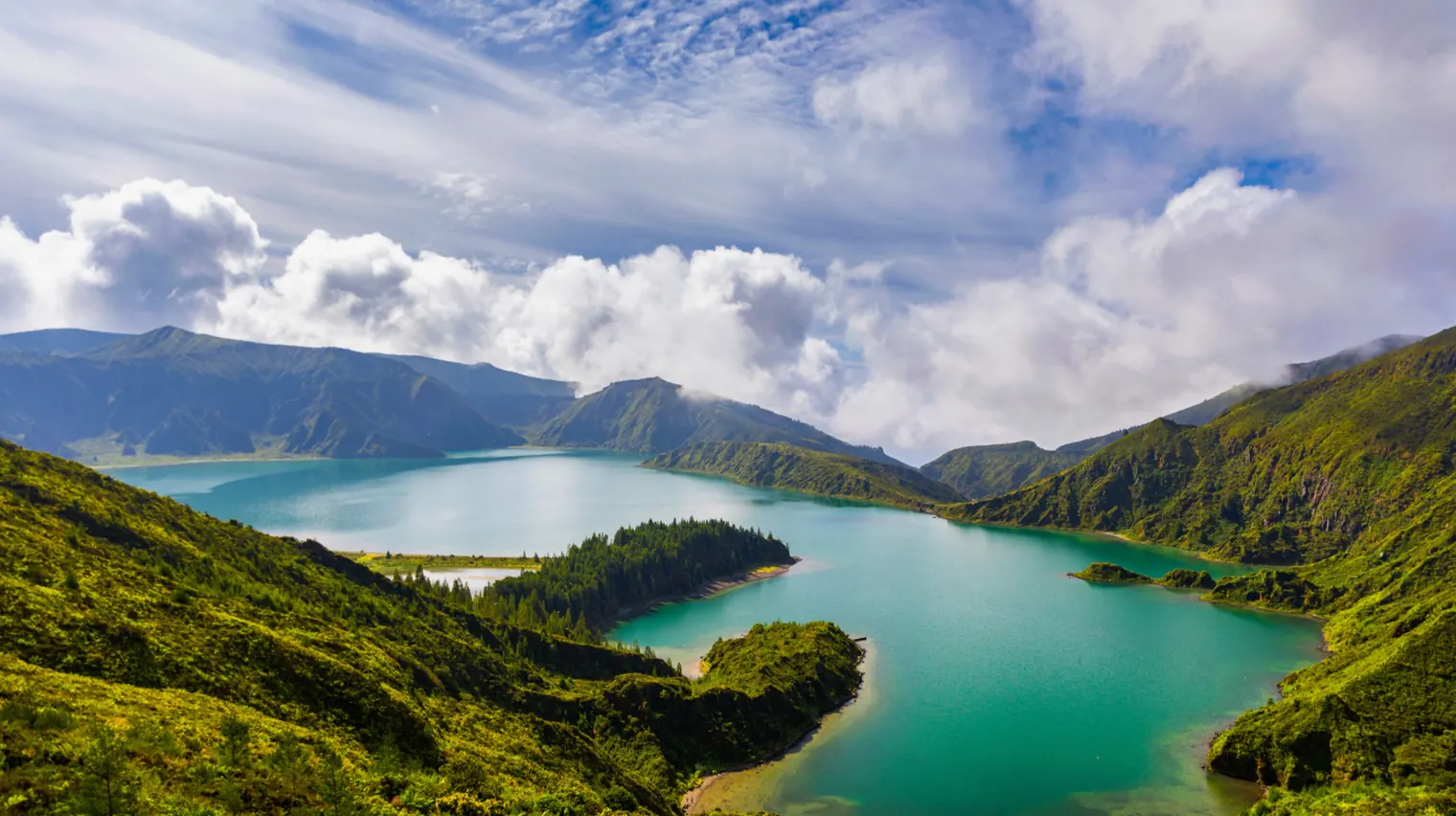 Exploring the Enchantment: Top Natural Sights of Azores — Lagoa do Fogo