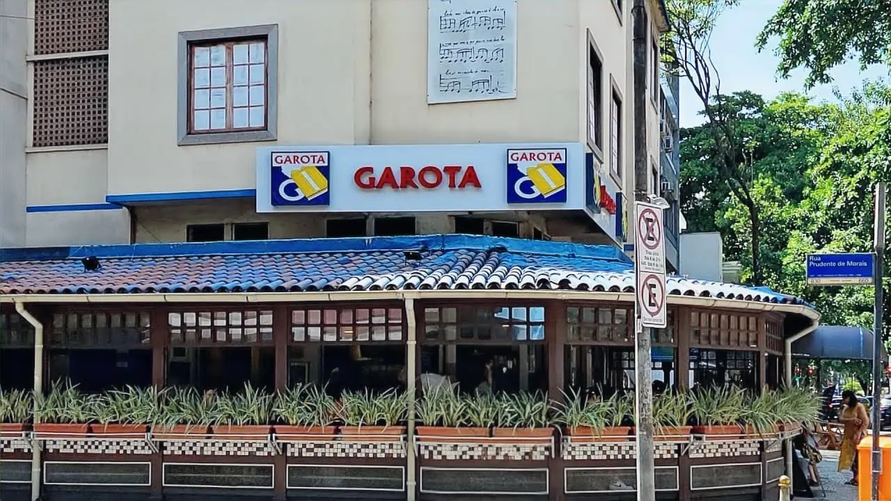 Go to garota de Ipanema bar for a meal
