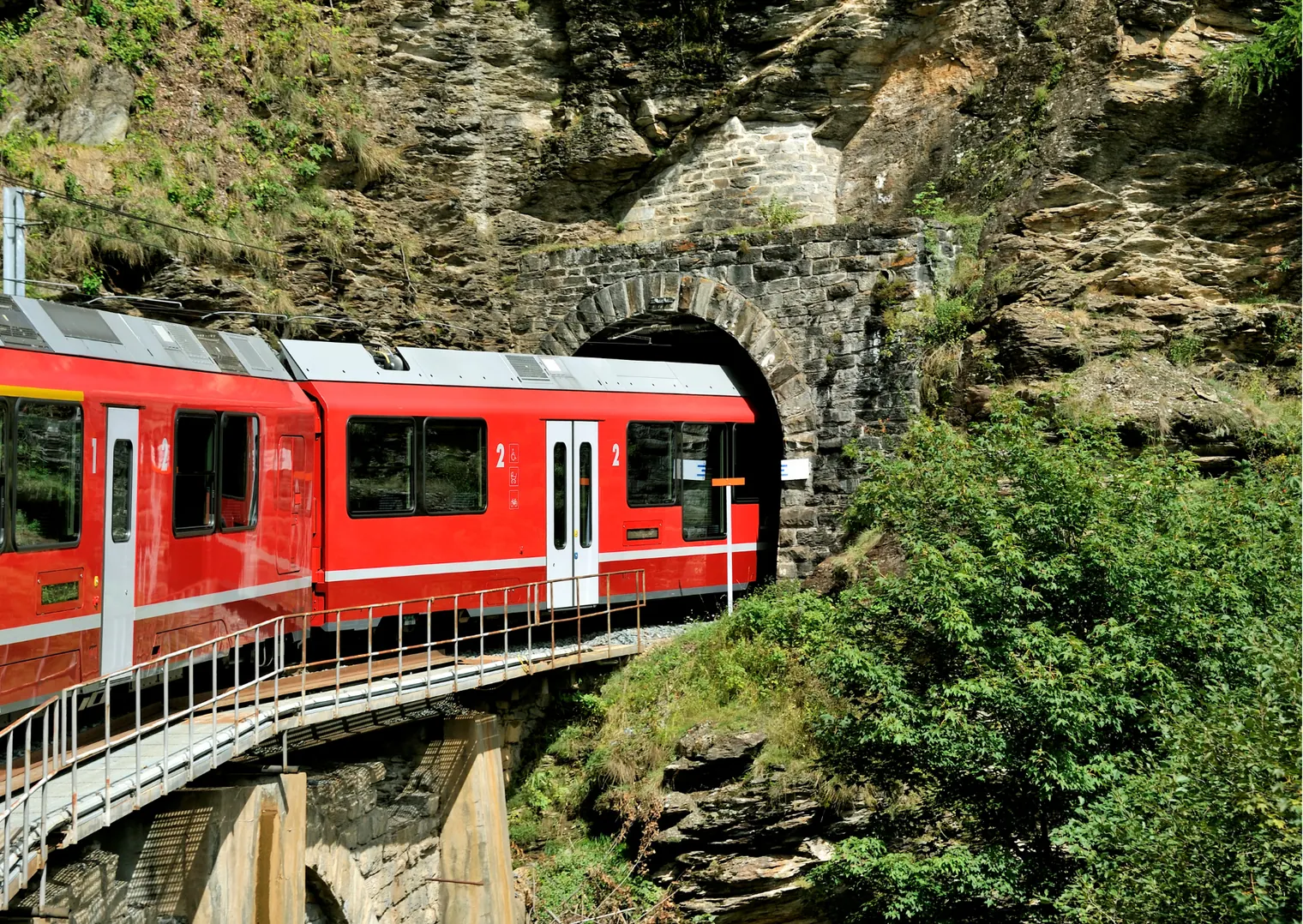 traveling_by_train