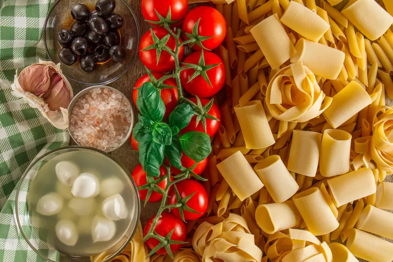 Pasta, tomato, mozzarella, olive