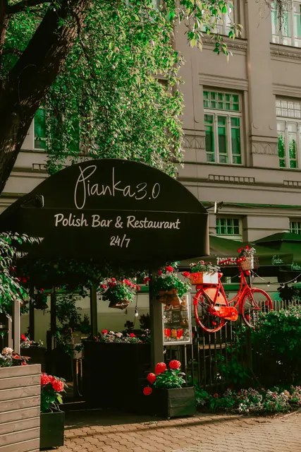 Experience authentic Warsaw through a local guide's eyes – best pierogi spots, hidden neighbourhoods, Vistula rituals & food tips. Explore with The Walking Paradox.