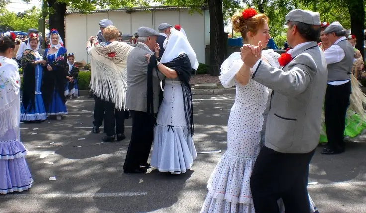 Chotis, tipical dancing.