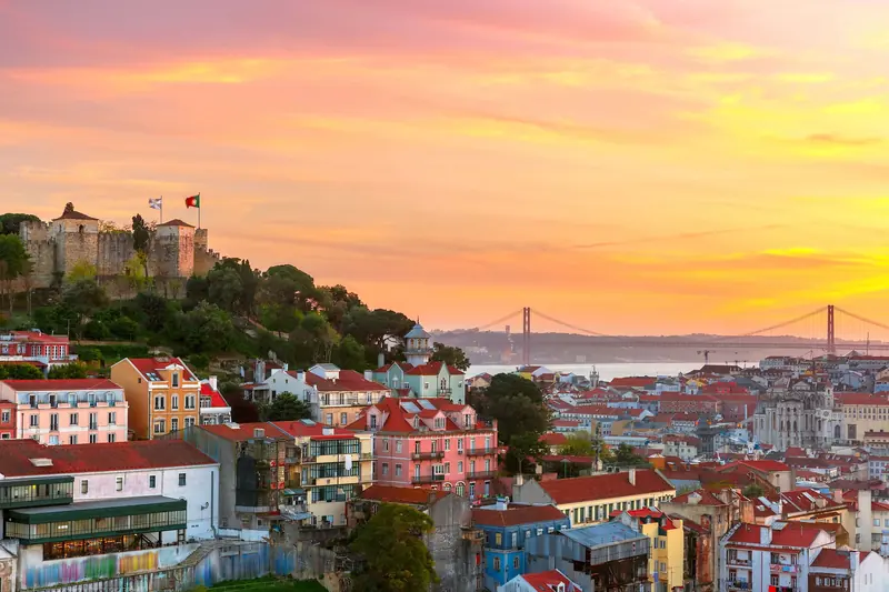 Portugal When the Summer Leaves: The Season of Everyday Life