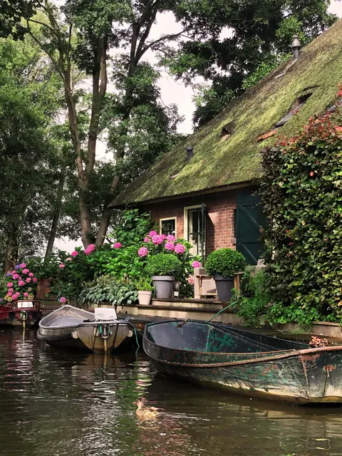 The Serene Canals of Giethoorn: Holland’s Little Venice