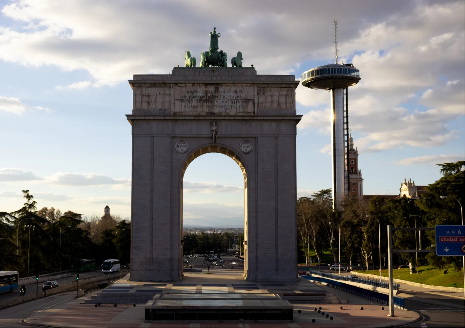 Faro de Moncloa