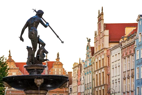 4Neptune’s Fountain surrounded by colorful historic buildings in Gdańsk Old Town, Poland.