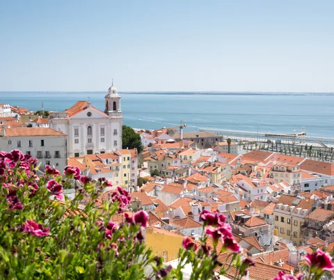 nomad travellers in Lisbon